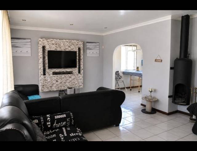 5 BEDROOM HOUSE FOR SALE IN LENASIA